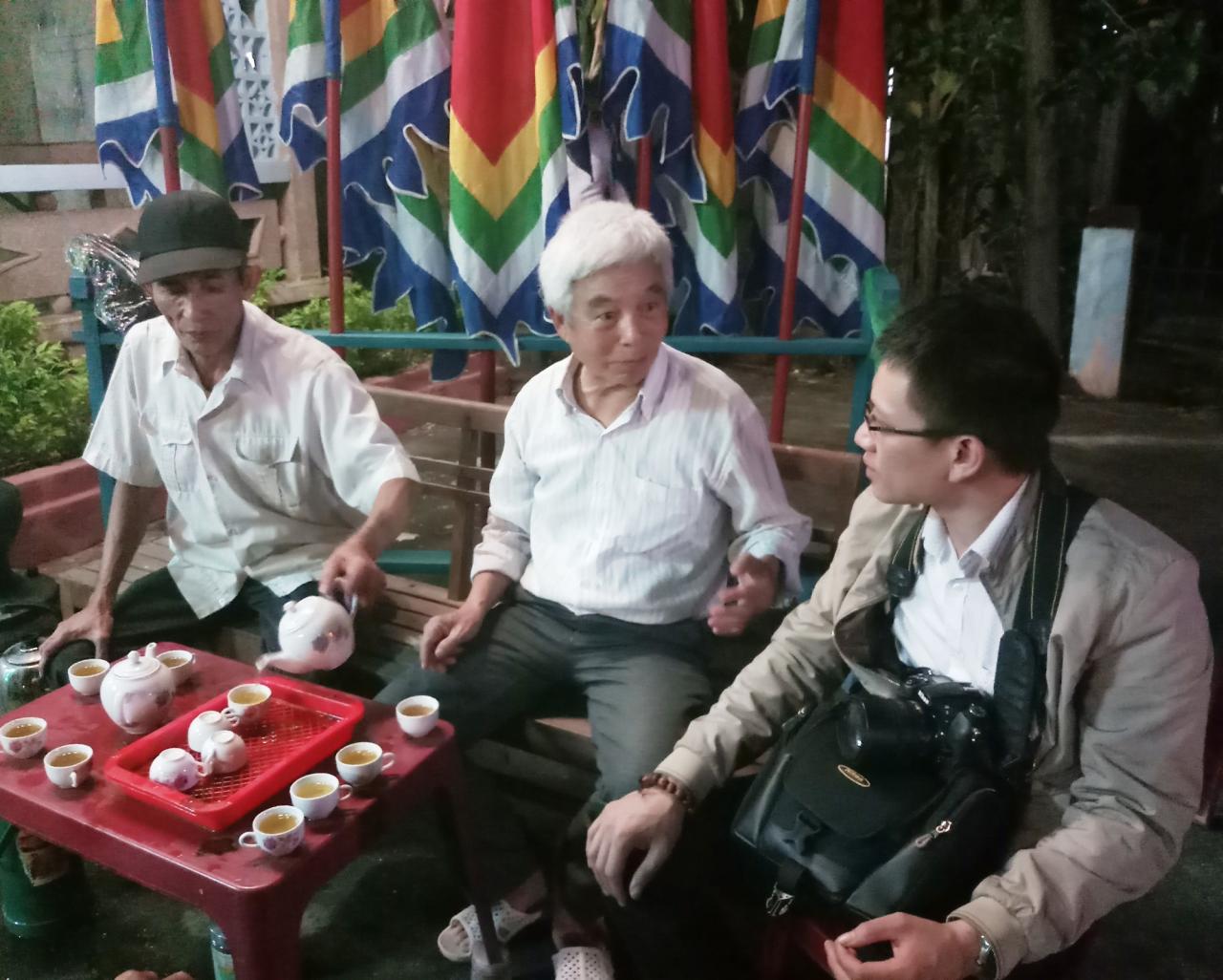 Độc đáo tục 