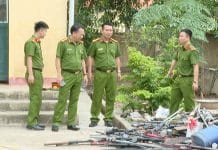 Một số lượng lớn vũ khí thô sơ, tự chế và công cụ hỗ trợ mà Công an huyện Quảng Trạch thu được trong thời gian qua.