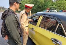 Lực lượng chức năng xử lý nghiêm các hành vi vi phạm trật tự, an toàn giao thông.