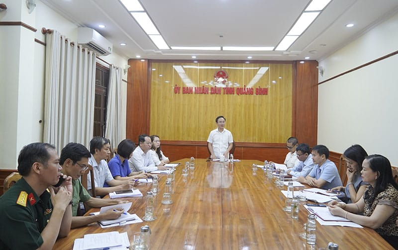 Đồng chí Phó Chủ tịch UBND tỉnh Hoàng Xuân Tân phát biểu chỉ đạo cuộc họp