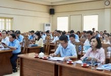Các đại biểu dự hội nghị.