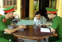 Lực lượng Công an thị trấn luôn gần gũi, hỗ trợ người dân.