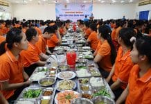 Gần 1.000 ĐV, NLĐ Công ty TNHH S&D Quảng Bình tham gia “Bữa cơm Công đoàn năm 2024”.