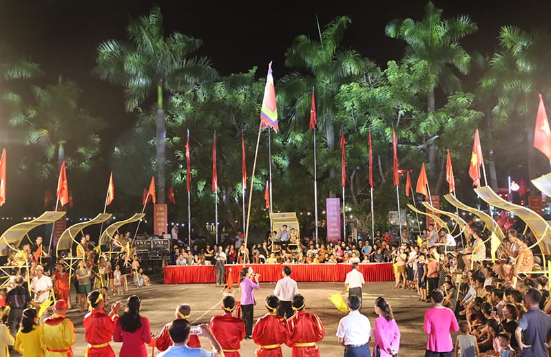 Buổi trình diễn tổng kết có sự tham gia của đông đảo người dân trên địa bàn huyện Lệ Thủy.