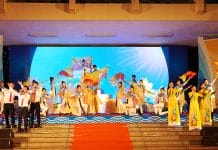 Chương trình nghệ thuật  &quot;Lệ Thủy-Khát vọng, phát triển &quot; được tổ chức và dàn dựng công phu. 