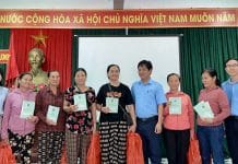 Tại các hội nghị tuyên truyền về chính sách BHXH tự nguyện, nhiều người dân Quảng Trạch đã tham gia vào chính sách bảo hiểm nhân văn này.  