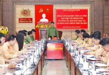 Đại tá Nguyễn Thanh Liêm, Giám đốc Công an tỉnh phát biểu chỉ đạo tại buổi làm việc.