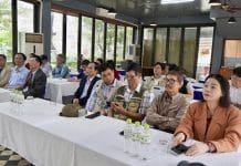 Các đại biểu dự buổi gặp mặt.
