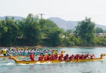 Lễ hội đua thuyền truyền thống huyện Bố Trạch là dịp để quảng bá hình ảnh con người, du lịch của địa phương.