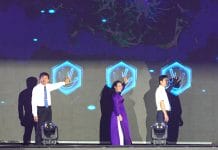 các đồng chí lãnh đạo thành phố đã tiến hành nhấn nút khai mạc Tuần Văn hóa-du lịch Đồng Hới năm 2025.