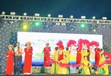 Chương trình văn nghệ gây quỹ xóa nhà tạm, nhà dột nát là điểm nổi bật của Mặt trận các cấp huyện Bố Trạch.