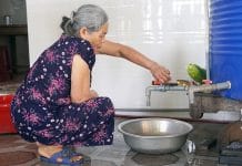 Tình trạng thiếu nước sạch diễn ra đã nhiều năm nay ở thôn Nguyệt Áng, xã Tân Ninh.