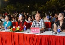 Các đại biểu tham dự liên hoan.